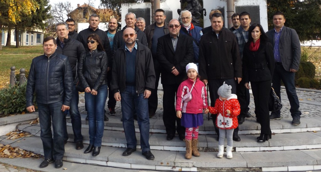 Сдружение „Родолюбиви българи” набира средства за из ...