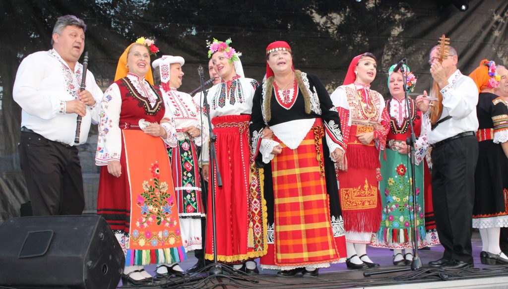 Капанският ансамбъл предизвика фурор в Равда
