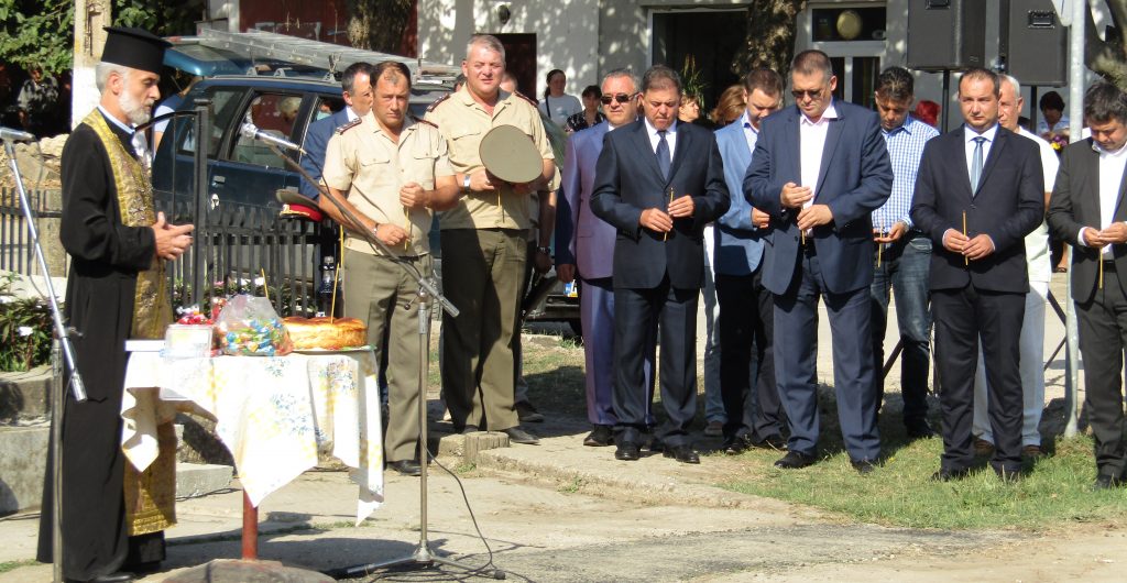 Министърът на отбраната пристигна за панихида в Осене� ...