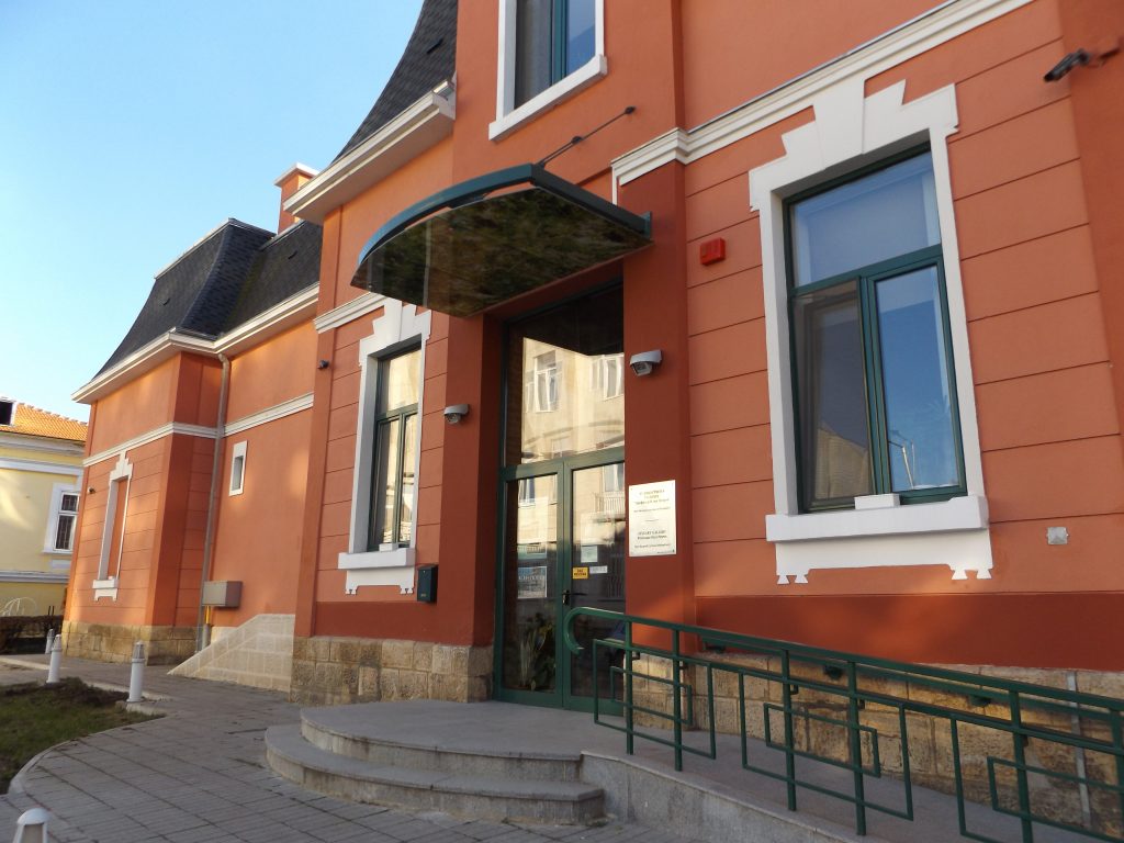 До утре може да разгледате експозицията „За честта � ...