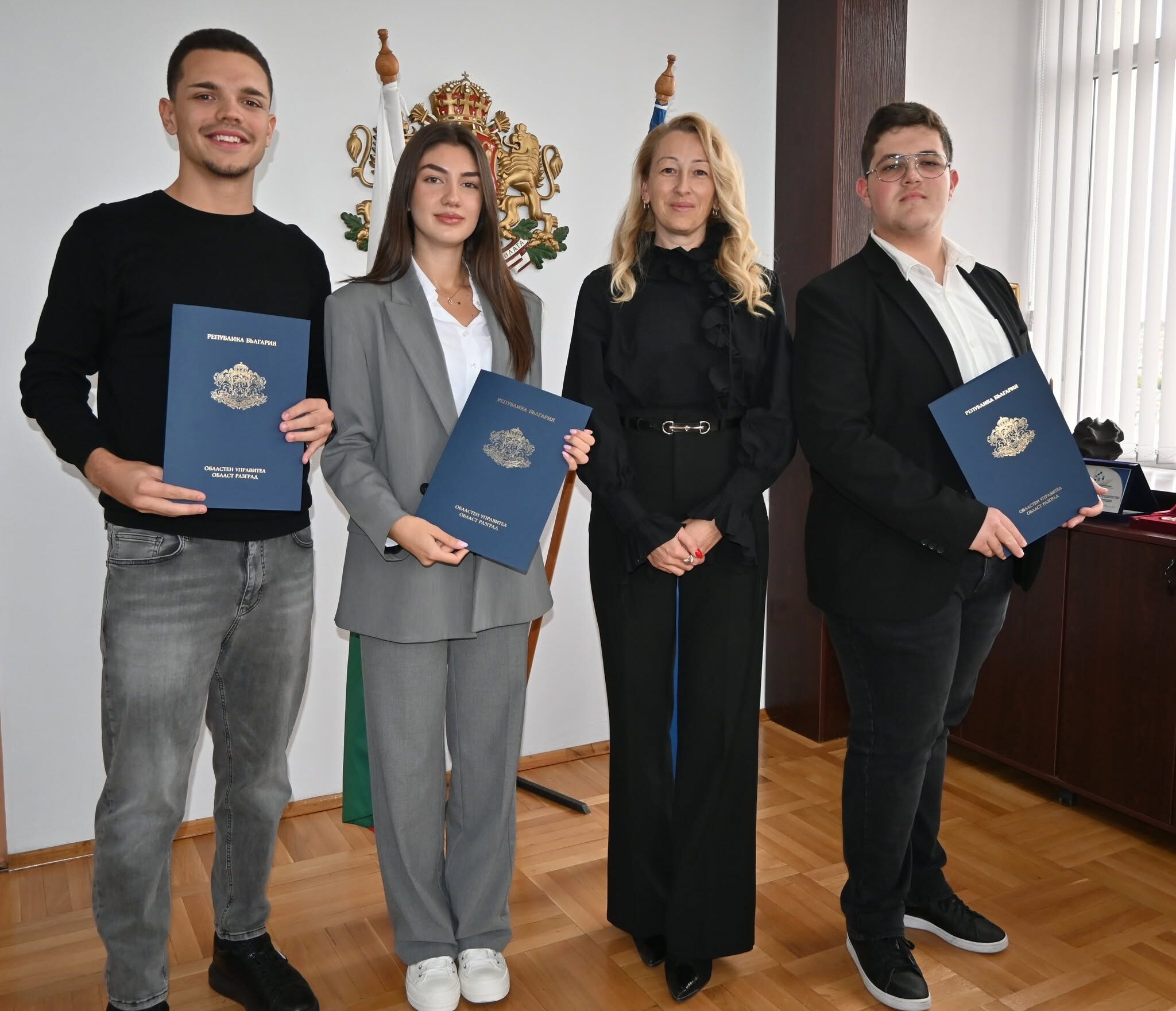 Областният управител Айлин Башева връчи грамоти на но� ...