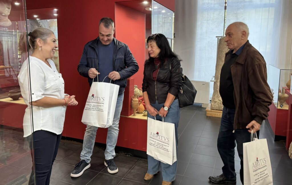 Видни историци и краеведи от Казанлък посетиха Регион� ...